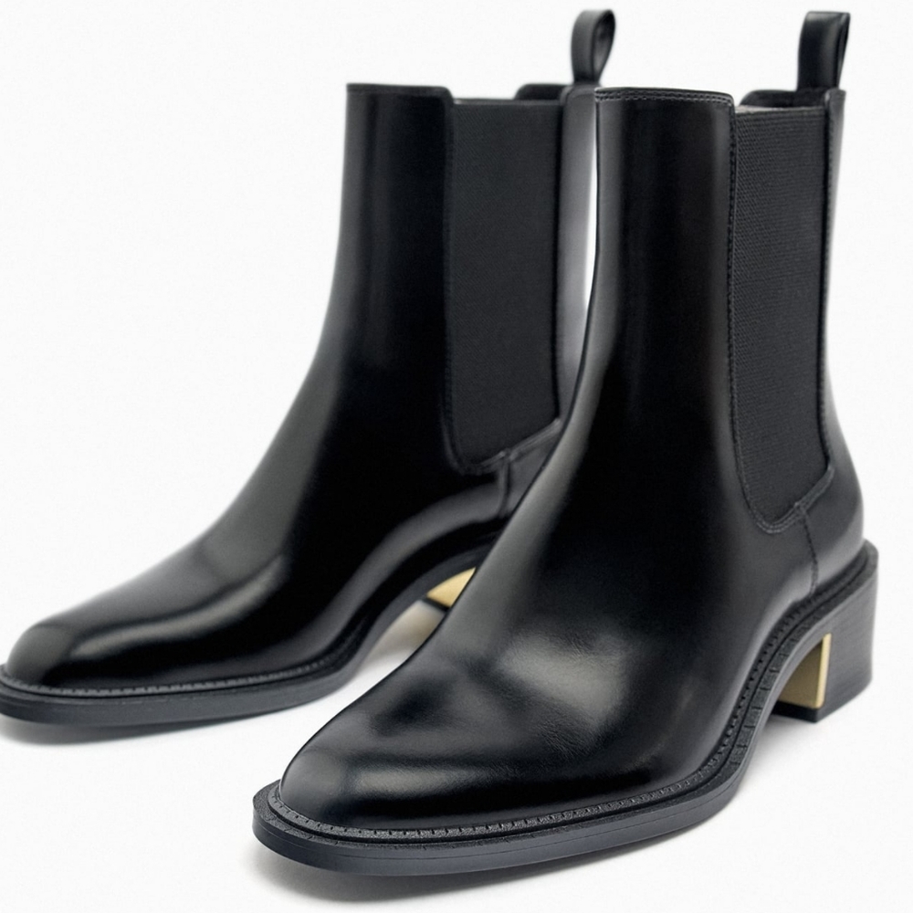 Zara booties with gold detail NWT - Picture 1 of 2